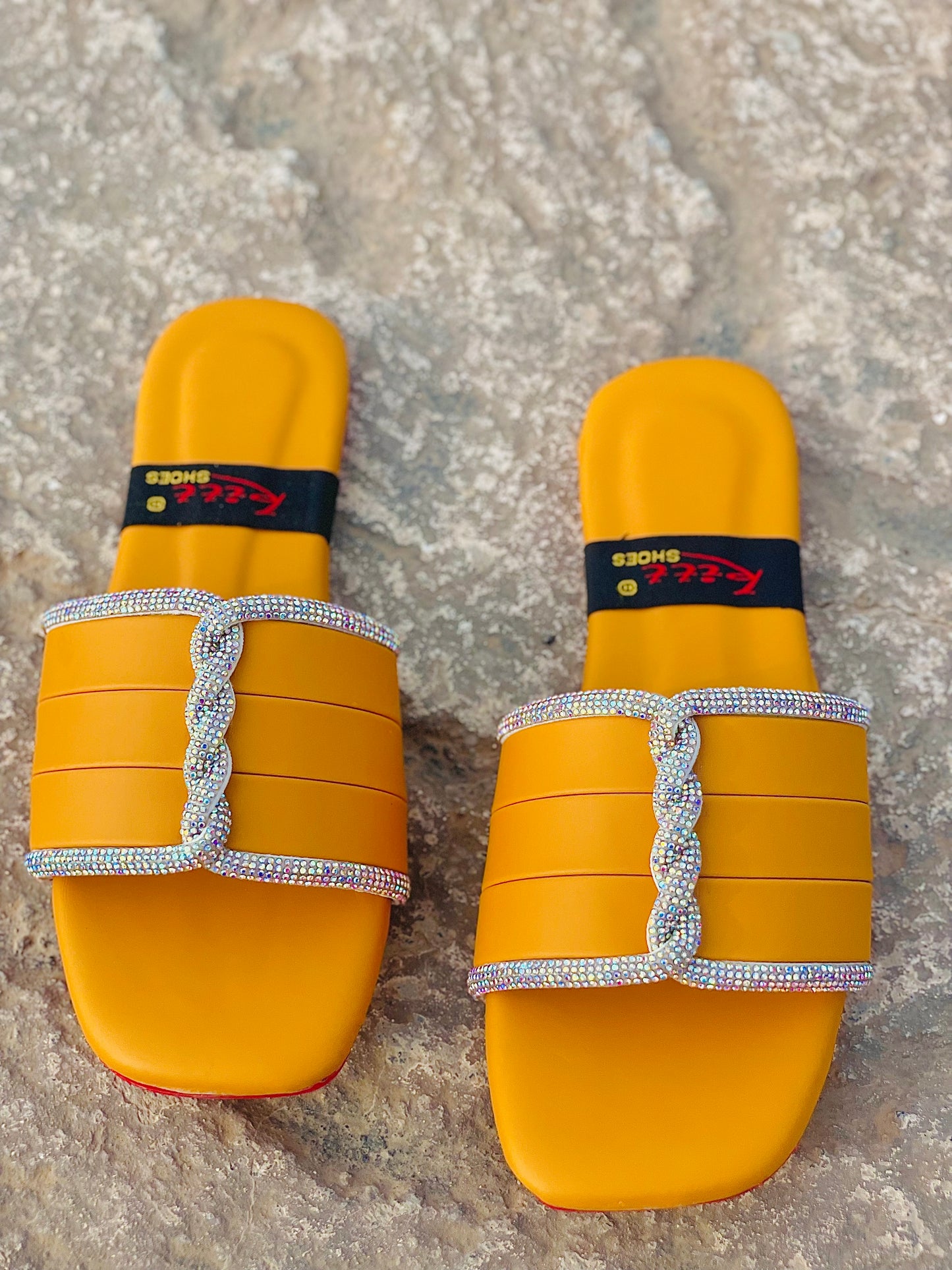 Mustard Elegant Flat🌟