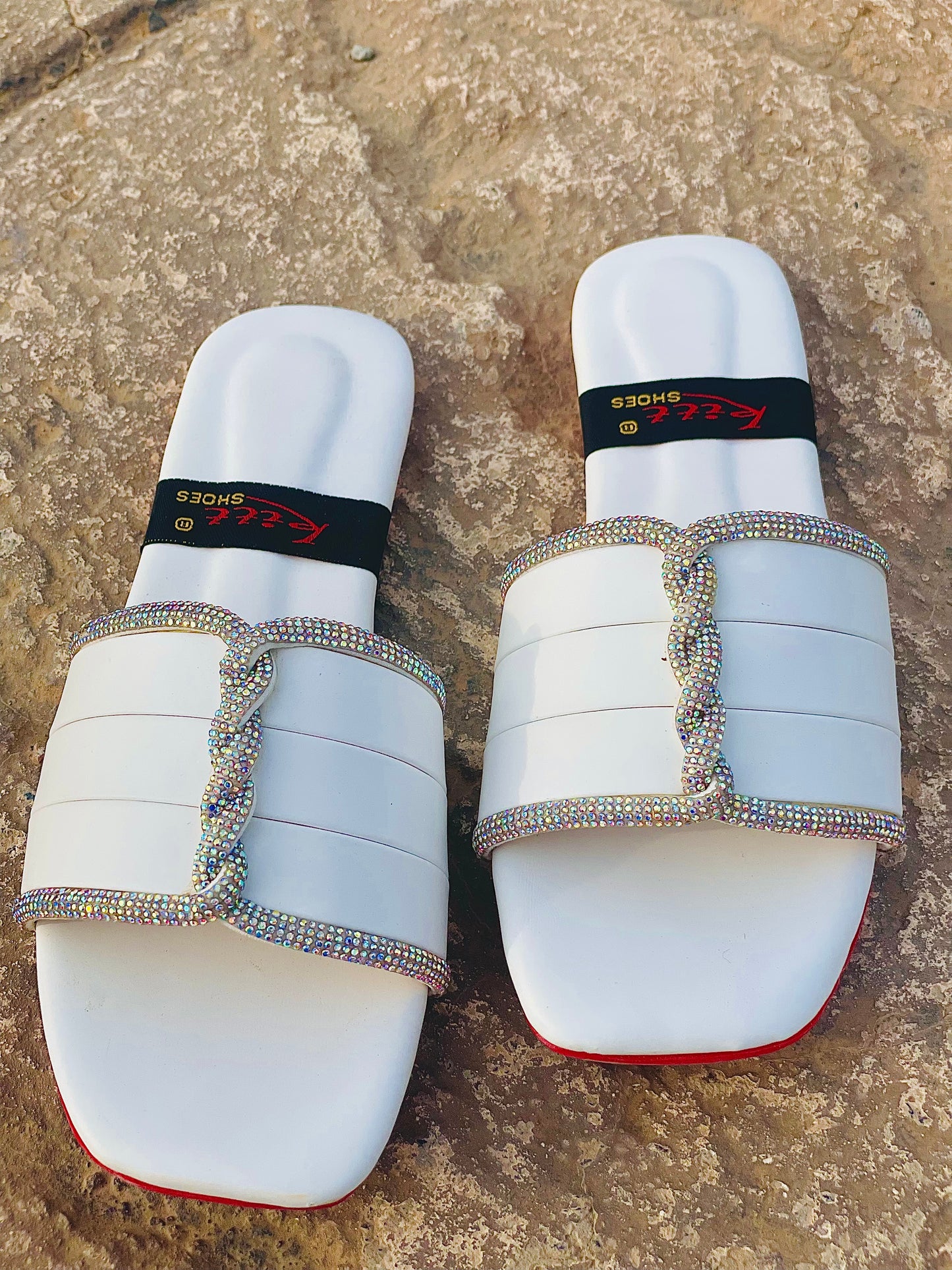 White Elegant Flat🌟